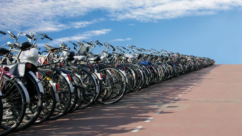 Många cyklar på rad