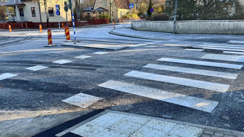 korsningen Gutebacken, övergångsställe, taktila plattor