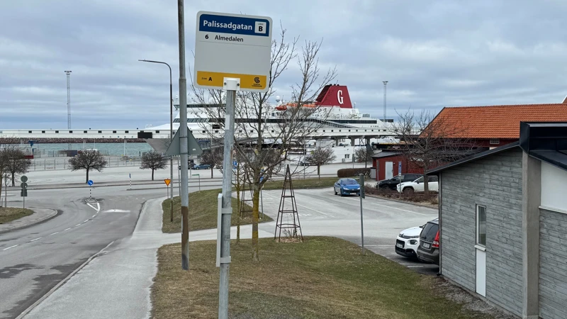 Hållplatsskylt, busshållplats, Gutevägen, Palissadgatan