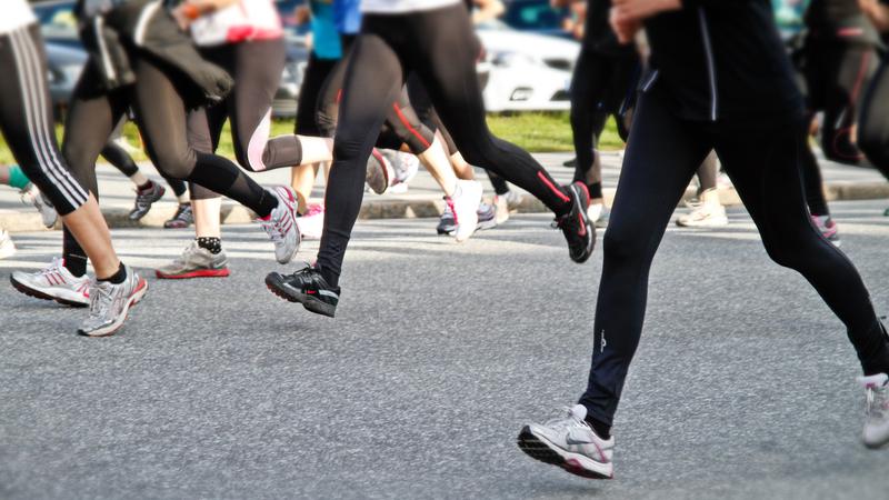 Folk som joggar