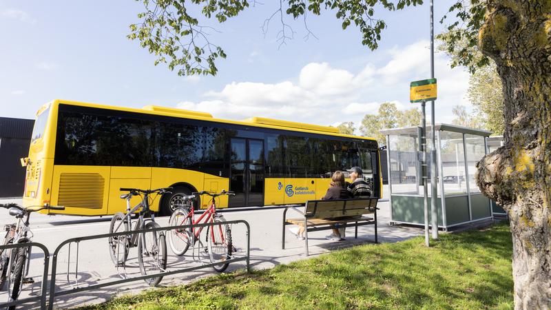 Buss och busshållplats